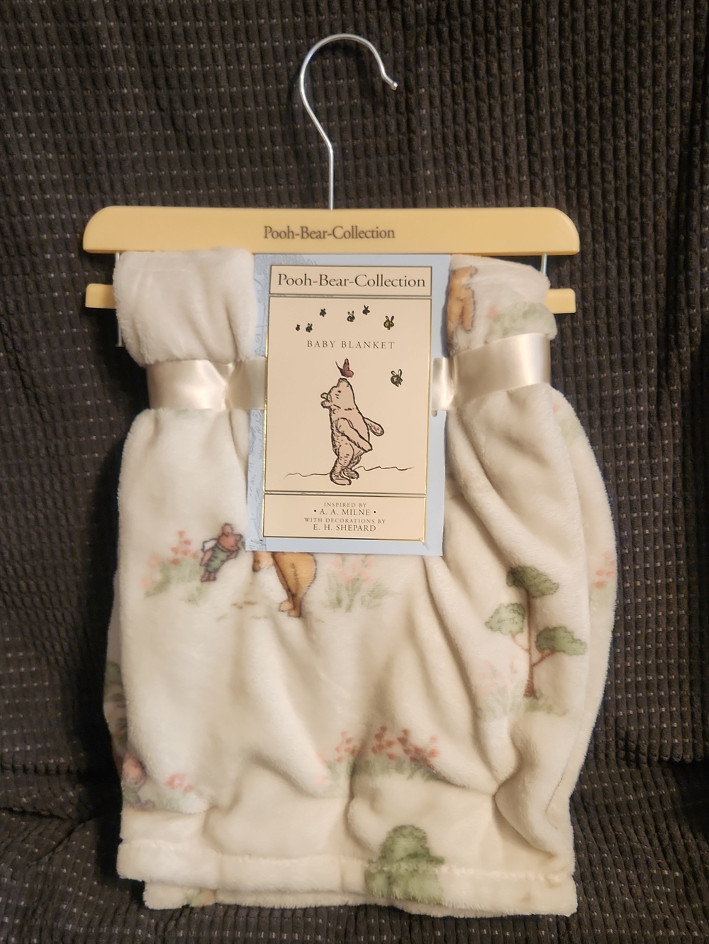 NWT Classic Winnie Pooh Bear Piglet Light Beige Baby Plush Blanket 30" X 40"